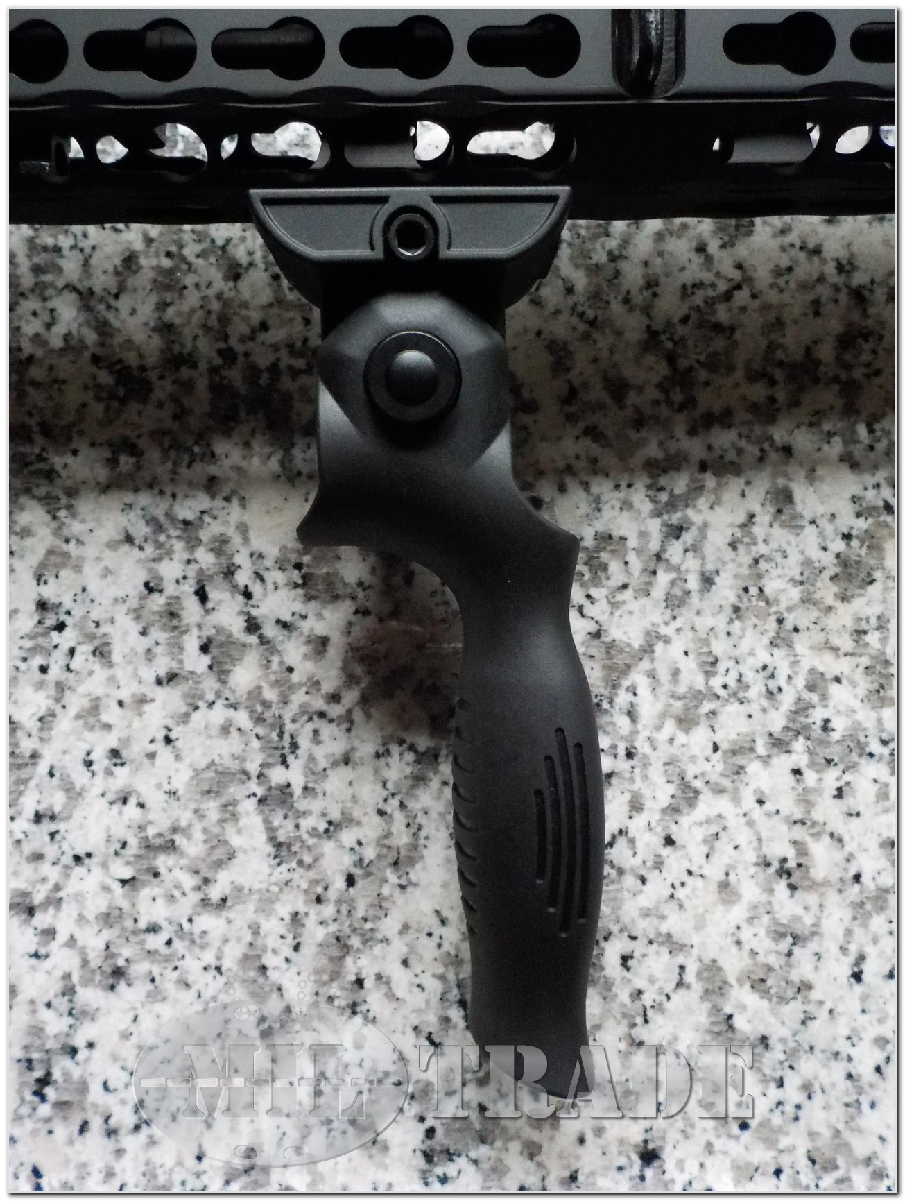 http://www.miltrade.de/images/MG/AK47_Griff.jpg